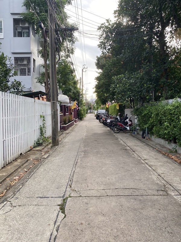 ขาย!!! ที่ดินสวย ทำเลทอง ย่าน New CBD..ใจกลางรัชโยธิน..ใกล้ BTS เพียง 900 ม. โทร 092-5635533